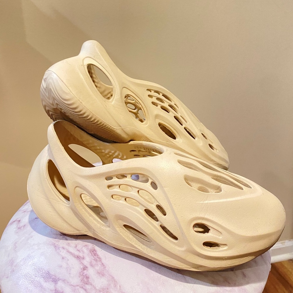 AKIRA Free Runner Sneaker